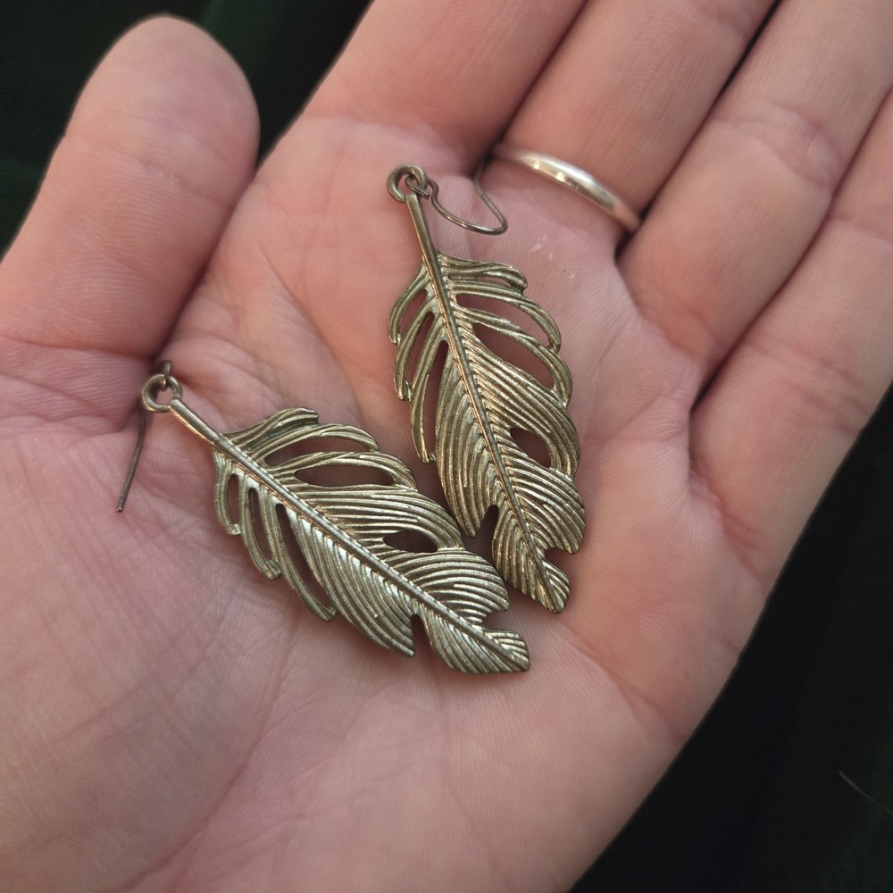 Vintage Gold Tone Etched Metal Feather Dangle Hook Earrings Boho Costume nature